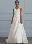 V-neck Fishtail Lace Trailing Wedding Dress